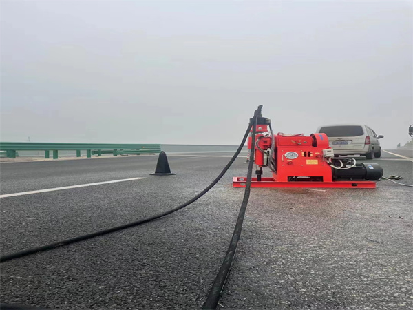 共和马路路基路面开裂下沉注浆加固灌浆